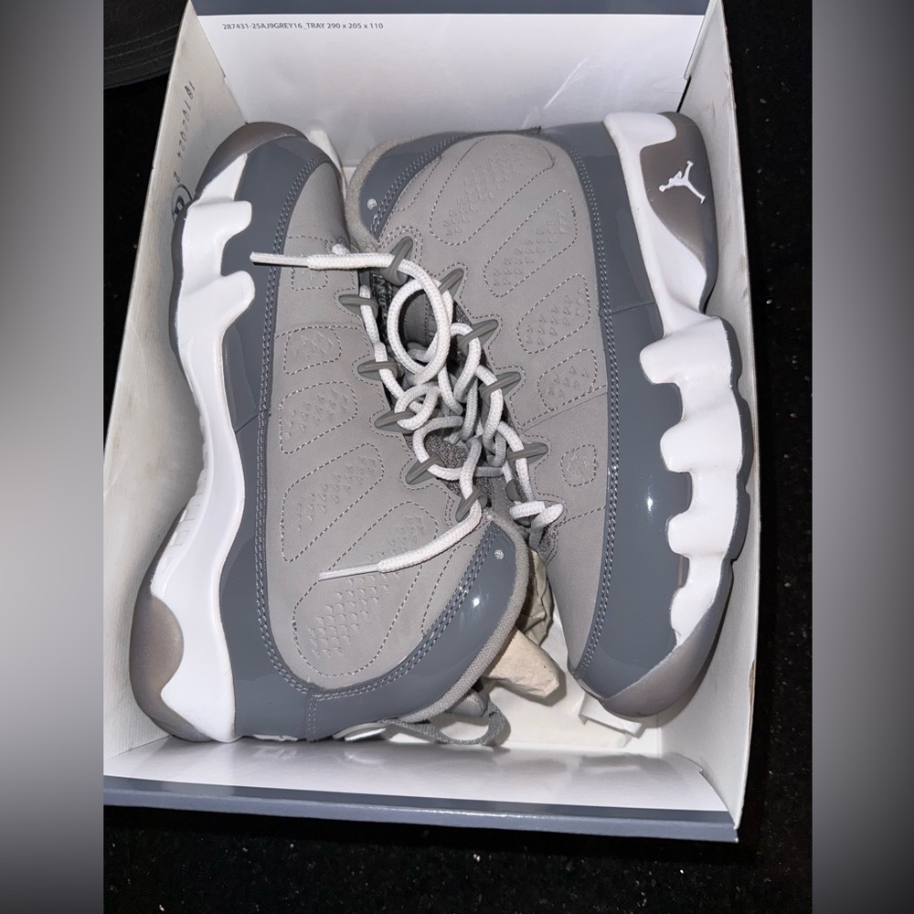 Jordan Retro 9 in Medium Grey and White - Picture 3 of 7